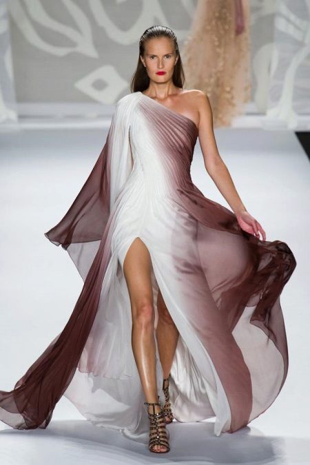 Robe marron blanche