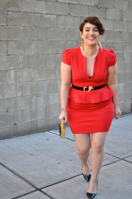 Accessoires et décorations pour la robe rouge pour femmes obèses