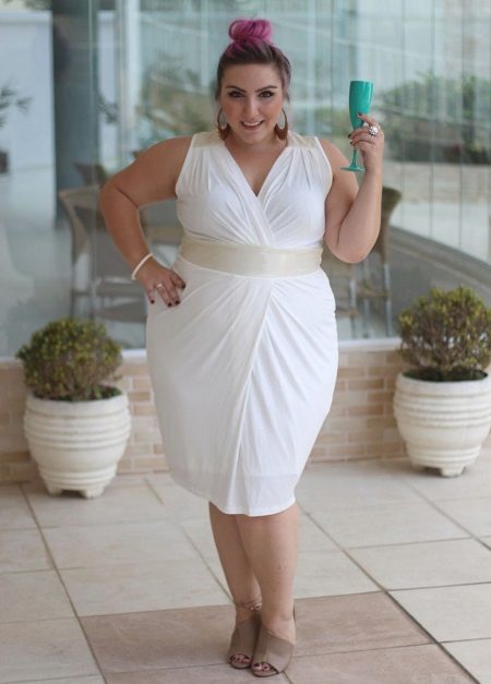 Robe moulante blanche pour femmes courtes