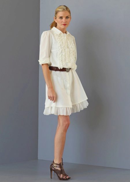 Robe chemise mi-longue avec une jupe laiteuse de luxe