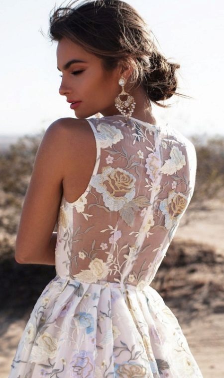 Robe de lait avec broderie turquoise