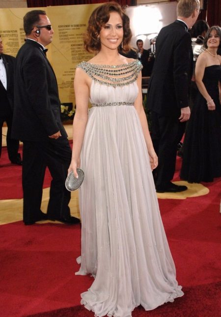 Robe élégante dans le style grec pour les femmes enceintes pour un mariage