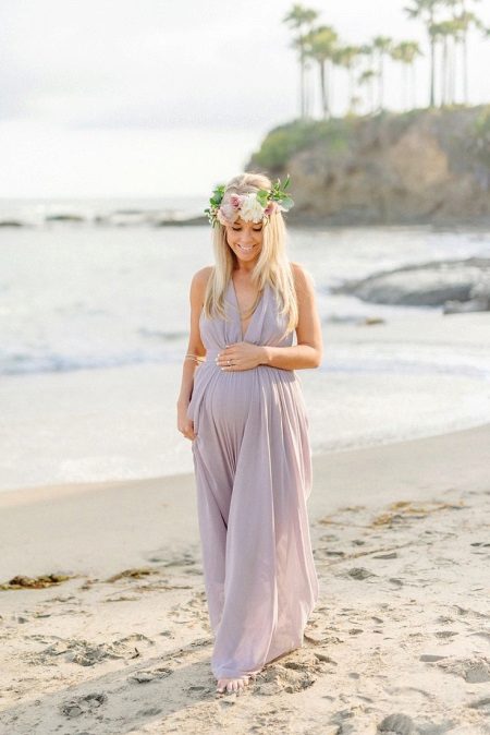 Robe de maternité avec col en V