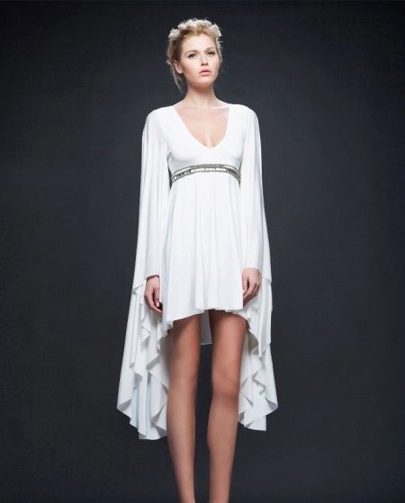 Robe courte grecque à manches
