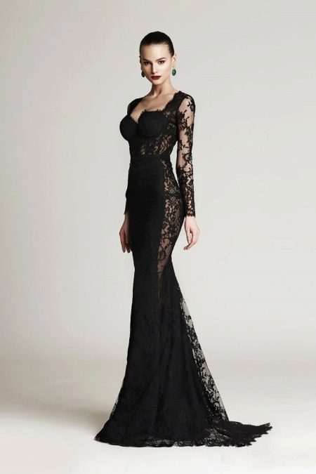 Robe noire à empiècements transparents