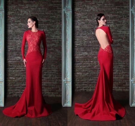 Robe à dos ouvert couleur bordeaux