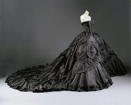 Robe vintage avec train