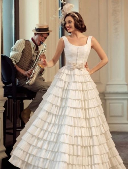 Robe de mariée vintage dans le style d'un nouvel arc