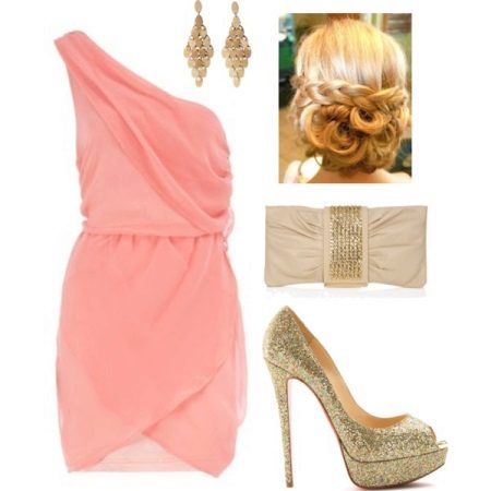Bijoux en or pour une robe rose