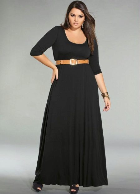 Longue robe noire en maille