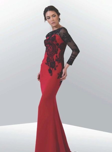 Robe cerise à manche transparente