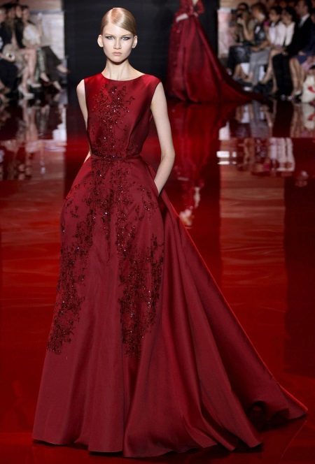 Robe cerise à manches