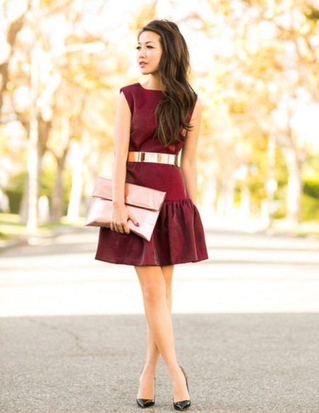 Robe cerise à éléments roses