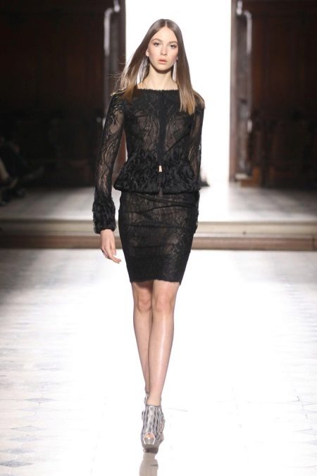Robe à guipure coriace fermée
