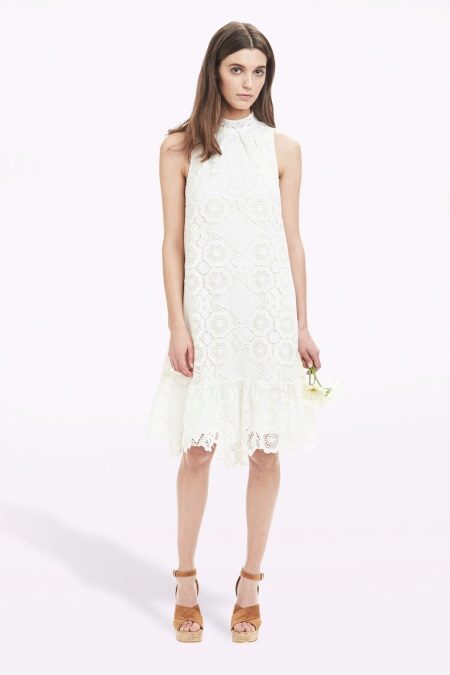 Robe blanche d'été de guipure