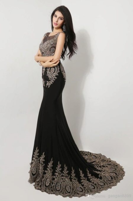 Robe de bal avec des inserts en guipure