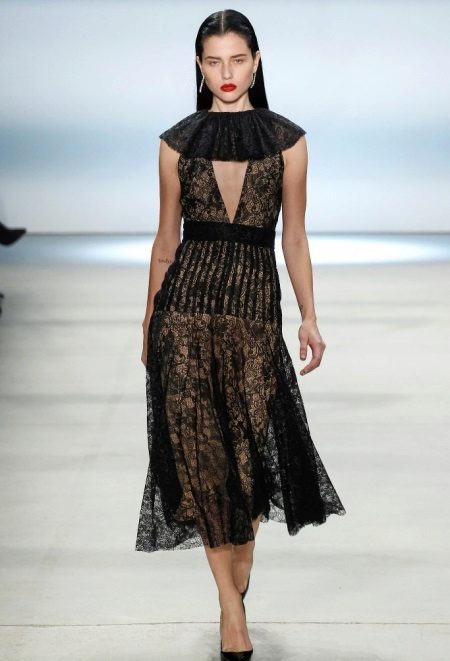 Robe en guipure noire avec col