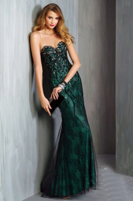 Robe noire dentelle doublée verte