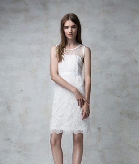 Robe en dentelle avec sans manches
