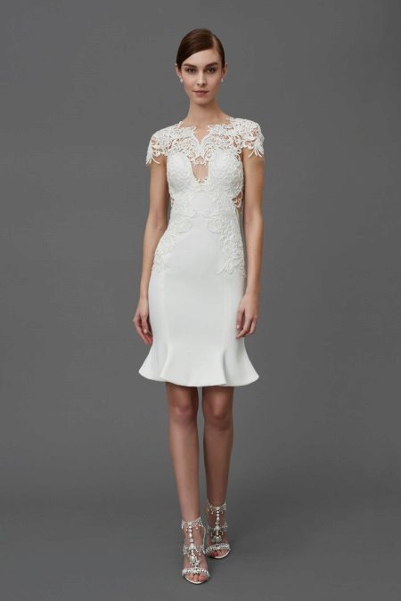 Robe à manches courtes en dentelle