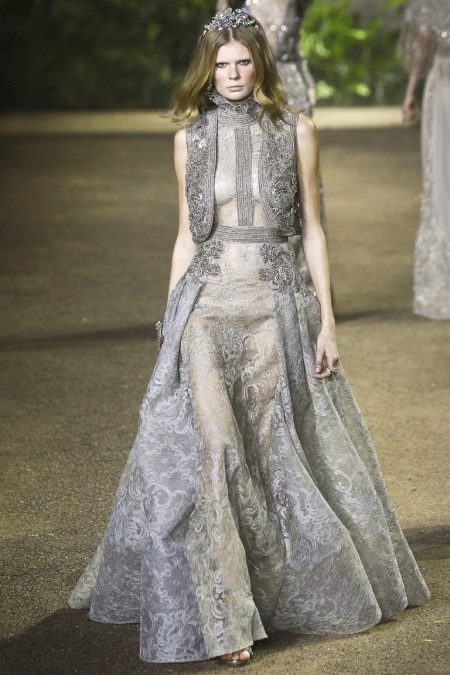 Ruha a padlón az Elie Saab 2016 tavaszától nyáron