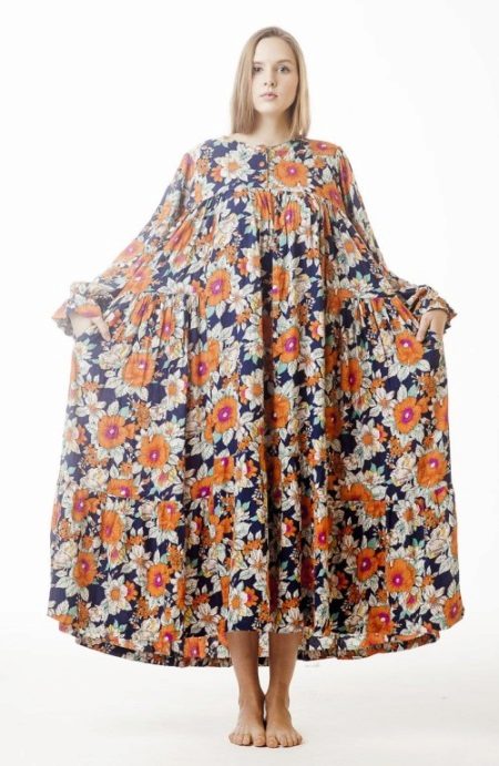Longue robe légère des basiques dans le style paysan