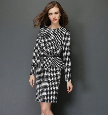 Robe Midi Midi Avec Basque