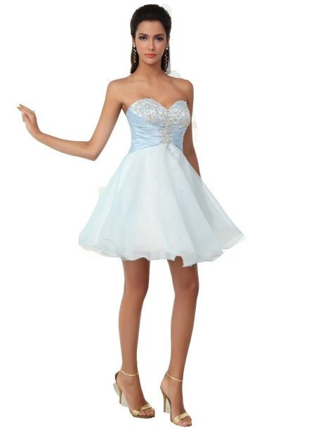 Robe avec une jupe courte moelleuse et un corset