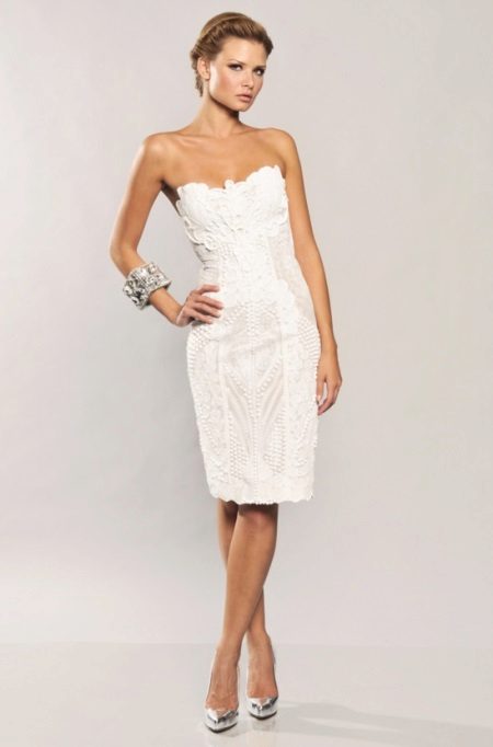 Robe blanche avec un corset
