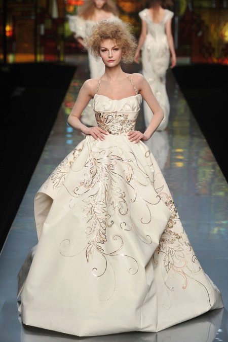 Robe avec un corset à la mode