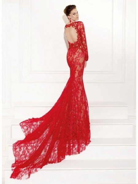 Dentelle rouge nager avec train