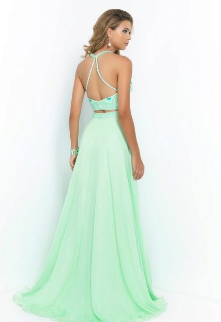 Robe de soirée avec un petit train