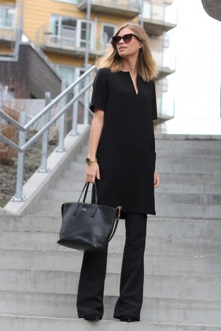 Tunique noire avec pantalon