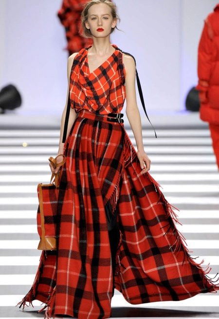 Robe à carreaux (tartan) rouge