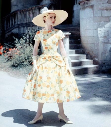 Audrey Hepburn színes ruha