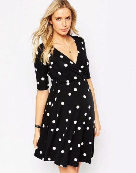 A-line, belly-covering dress for pregnant