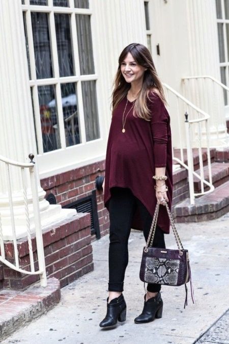 Tunic with leggings for pregnant women