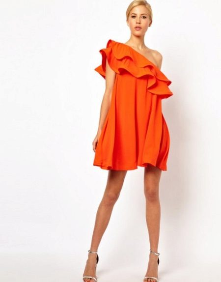 Robe à volants sur une épaule pour la figurine Poire (triangle)