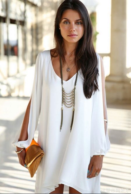 Robe courte à manches longues fendue