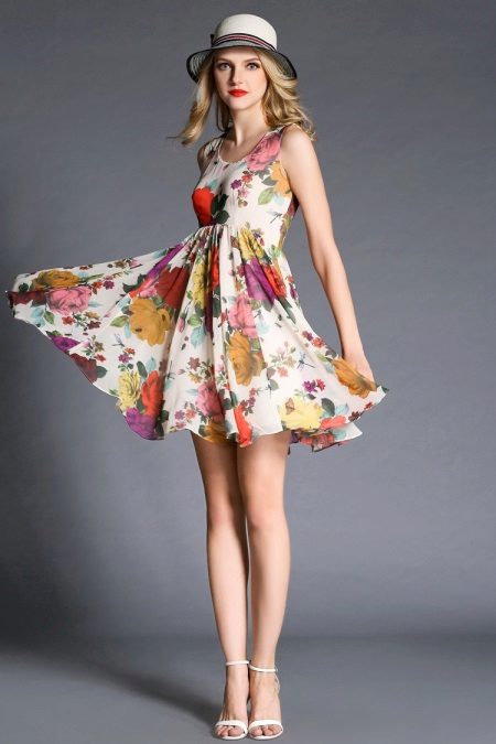 Robe taille haute avec imprimé floral