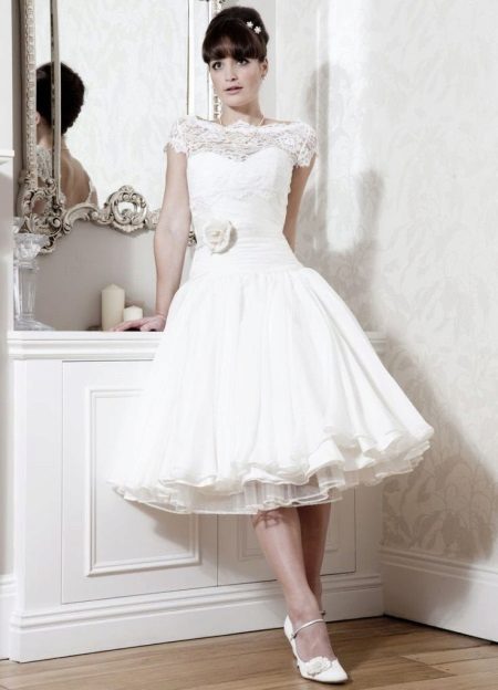 Robe de mariée dans le style des années 50
