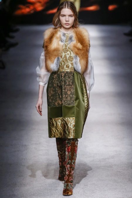 Cape sous la robe baroque