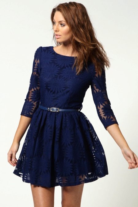 Robe évasée bleu foncé à la taille