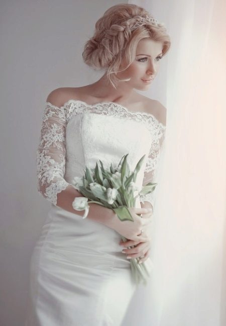 Coiffure de mariage pour habiller le cas