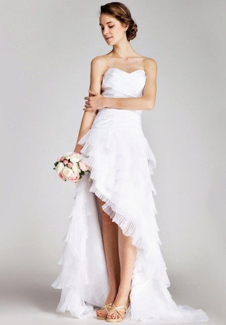 Sandales avec une robe de mariée taille haute