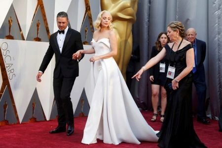 Lady Gaga a vörös szőnyegen 2016 Oscar