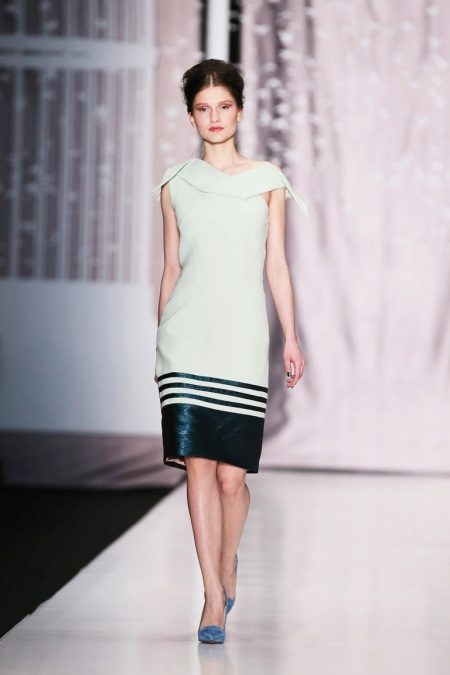 Robe en cuir blanc