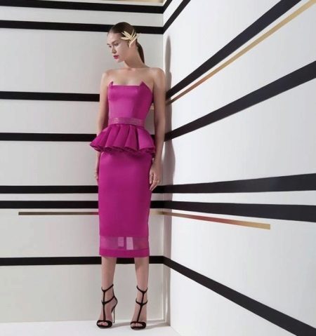 Chaussures sous la robe bustier