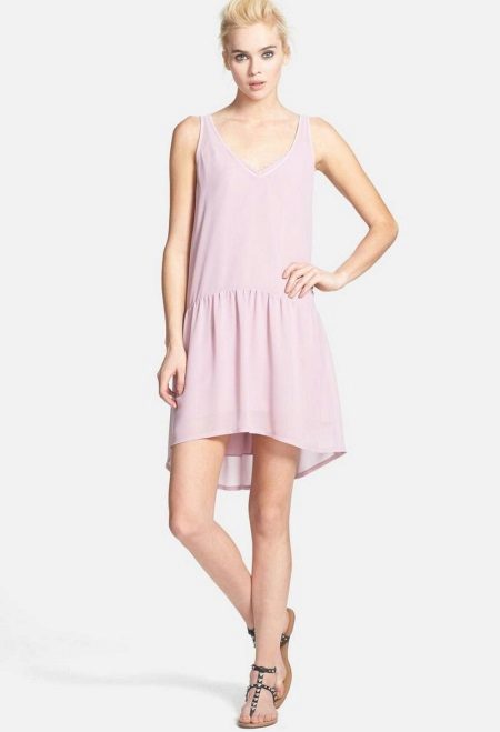 Robe taille basse avec jupe asymétrique