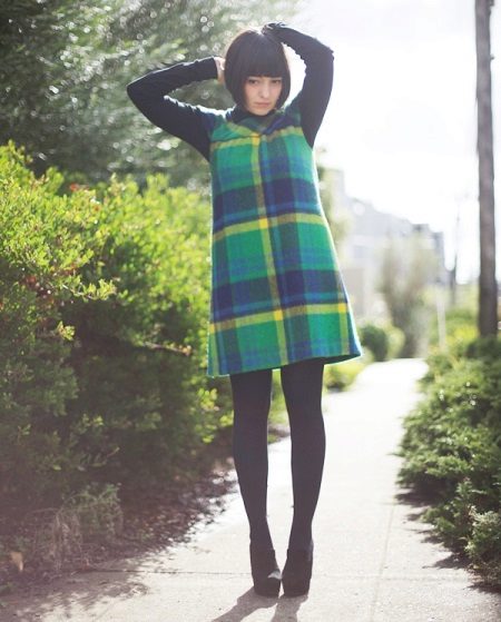 Robe-robe en laine dans une grande cellule verte et noire